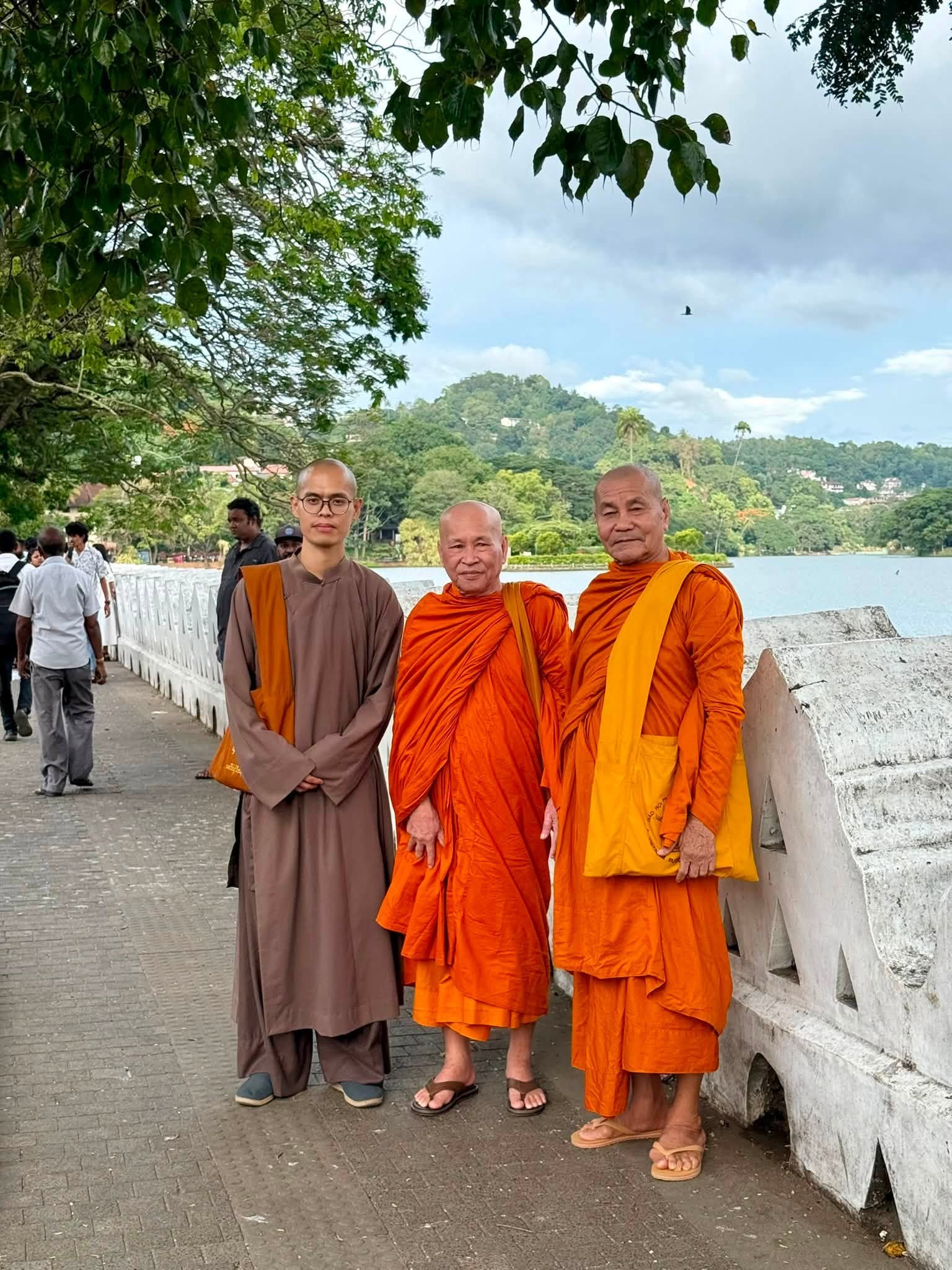 Phái Đoàn Chùa Linh Phú Chiêm Bái Xá Lợi Răng Phật Và Thánh Địa Aluvihara Tại Sri Lanka